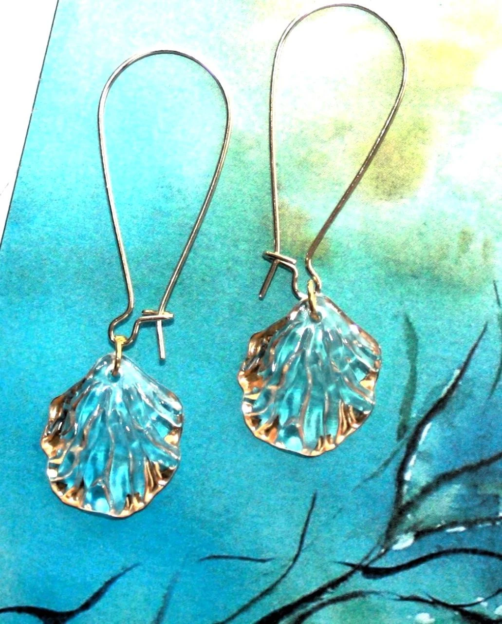 Boucles oreilles coquille transparente dorée neuves création